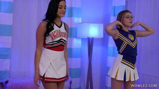 Boble butt piger nyde nogle lesbisk sex efter cheerleader praksis Boble butt piger nyde nogle lesbisk sex efter cheerleader praksis