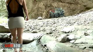 Uzbudina sievietes, kas gaida savu iespēju tikt izdrāzta