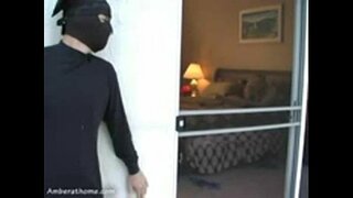 Маскарадні чоловіки трахнули/знайшли мене