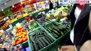 Anal sex i køkkenet efter at få varmt med dagligvarer Anal sex i køkkenet efter at få varmt med dagligvarer