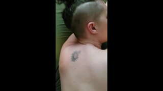 Үзэх сонирхогчдын найз авч түүний илжиг болон pussy дүүрэн гаруй