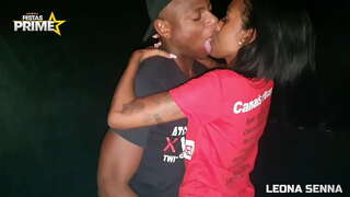 Hideung guy eats ceking jeung pussy nya buta tihang