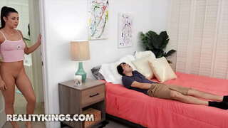 Todellisuus Kuninkaat - RK Prime - Kylie Raketti, Ricky Spanish - Tahmea Istuin