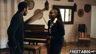 می ترسم سینه کلان, املاک و مستغلات عامل Fucks در مشتری به یک معامله زمین