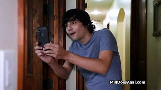 Dildo in die stort, diep anaal op die rusbank