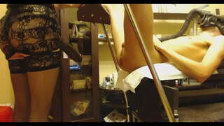 Wong Njupuk Gigantic Strapon Munggah Bokong